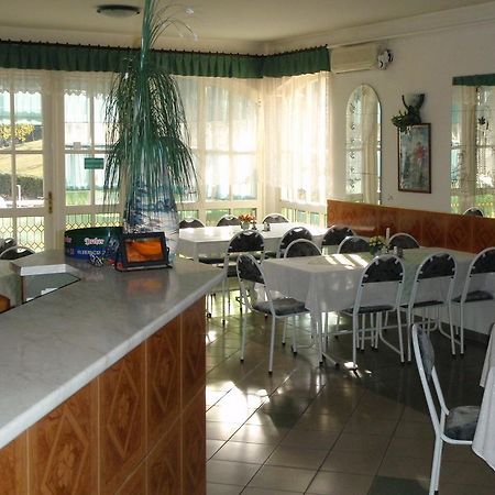 Kaposvár Golf Etterem Es Panzio酒店 外观 照片