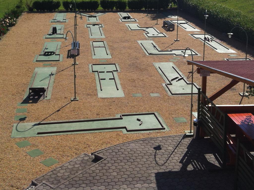 Kaposvár Golf Etterem Es Panzio酒店 外观 照片
