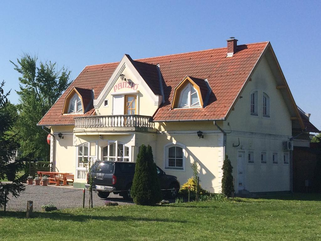 Kaposvár Golf Etterem Es Panzio酒店 外观 照片