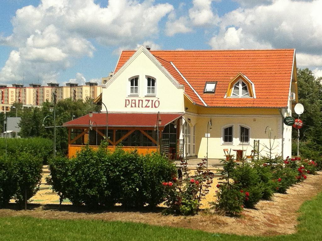 Kaposvár Golf Etterem Es Panzio酒店 外观 照片