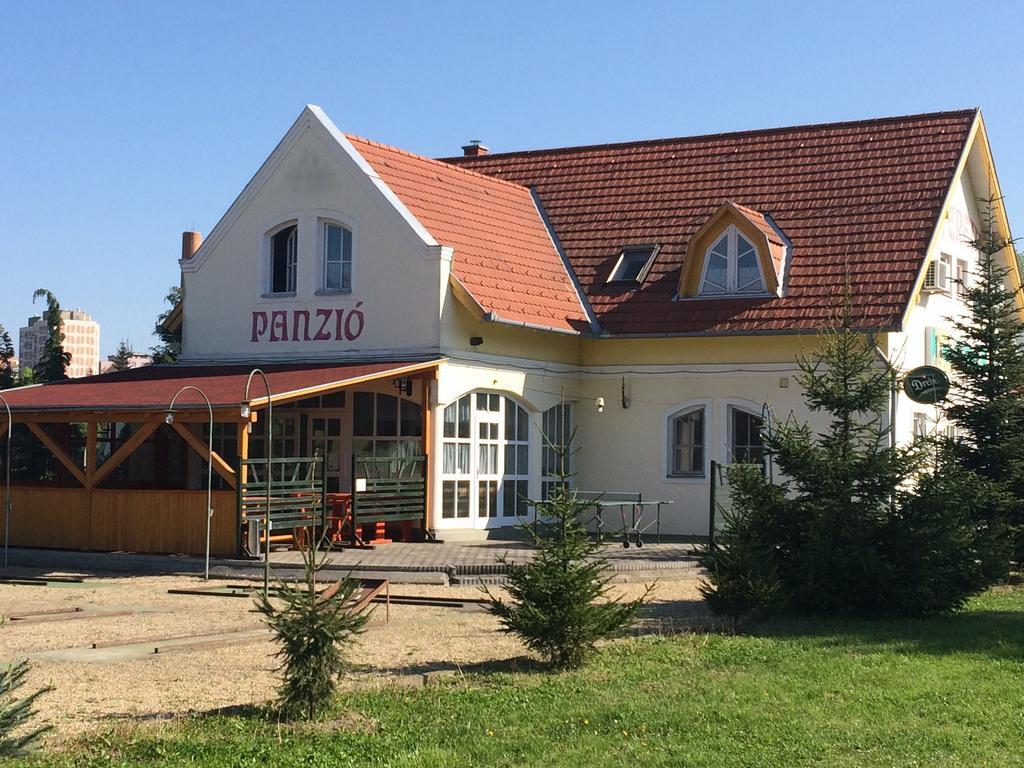 Kaposvár Golf Etterem Es Panzio酒店 外观 照片