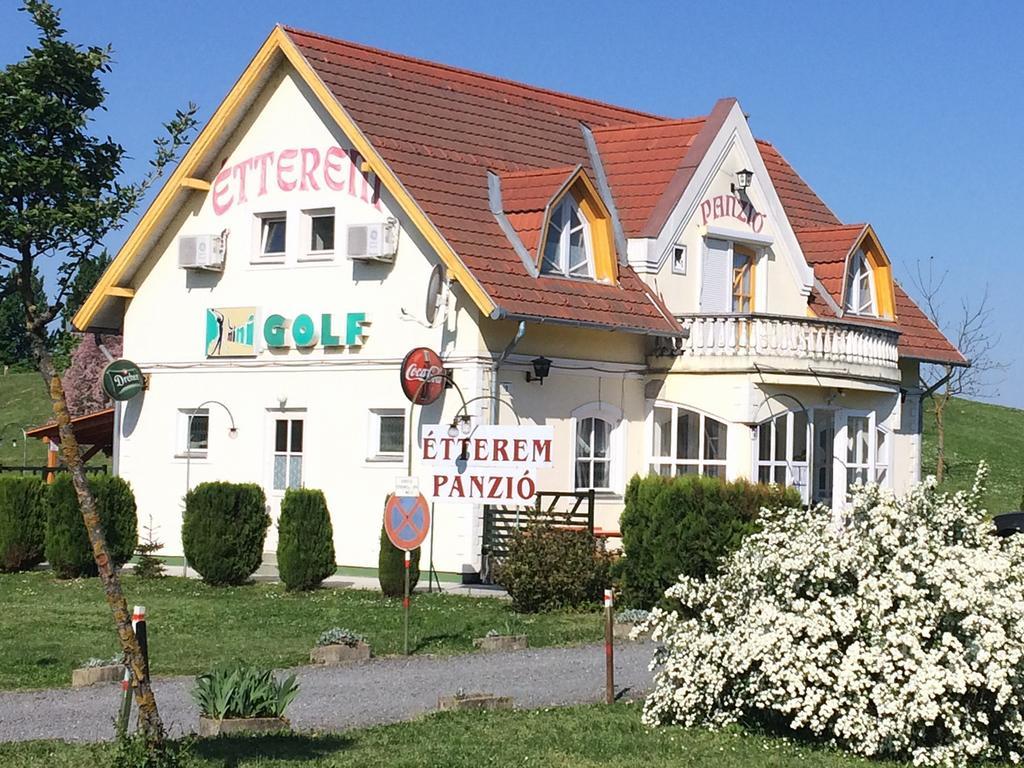 Kaposvár Golf Etterem Es Panzio酒店 外观 照片